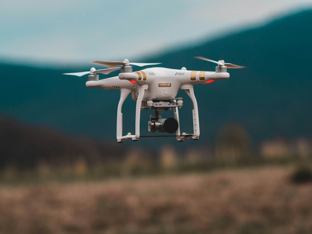 Dronų technologijos iš nišos persikelia į pramonę: ką verta stebėti įmonėms